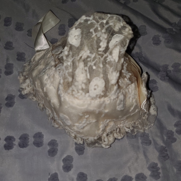 Bonnet - Picture 2 of 5